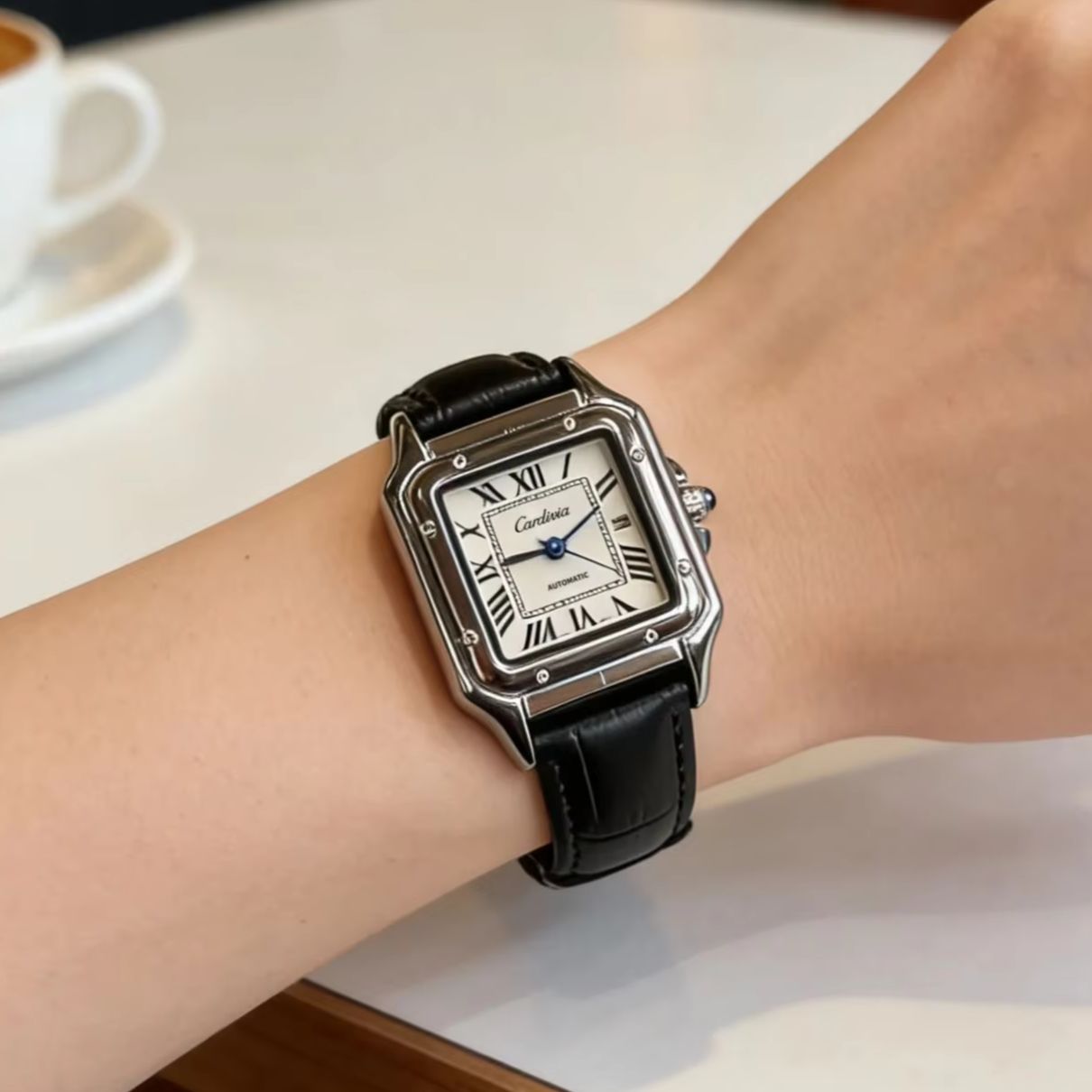 로마 숫자 다이얼, 블랙 가죽 스트랩, 스테인레스 스틸 - Cartier Watch Santos 리뷰 및 가격